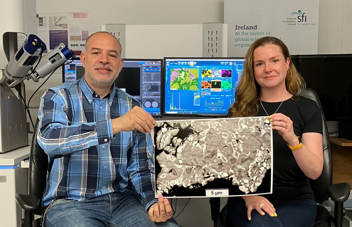 Researchers from @tcddublin have unveiled that myriad, intricate factors influence the genesis and chemistry of bastnäsite and rare earth carbonates, which are critically needed for today’s tech industry and its hardware outputs. Read here: sfi.ie/research-news/… #IrishResearch