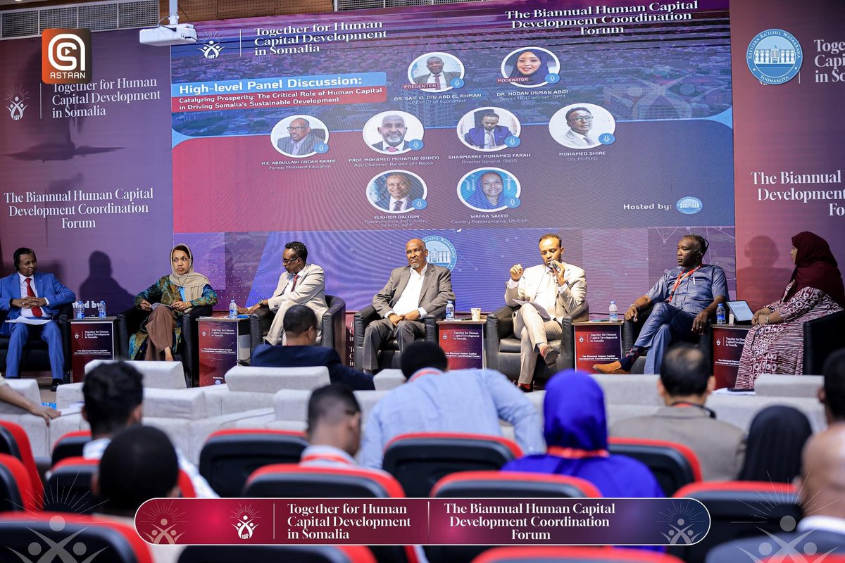 At the Biannual Human Capital Development Forum in Mogadishu, the DG of @NBS_Somalia, Mr. @SharmarkeFarah, underscored the critical role of data in national development. He highlighted that comprehensive data utilization can drive significant improvements in education, health,