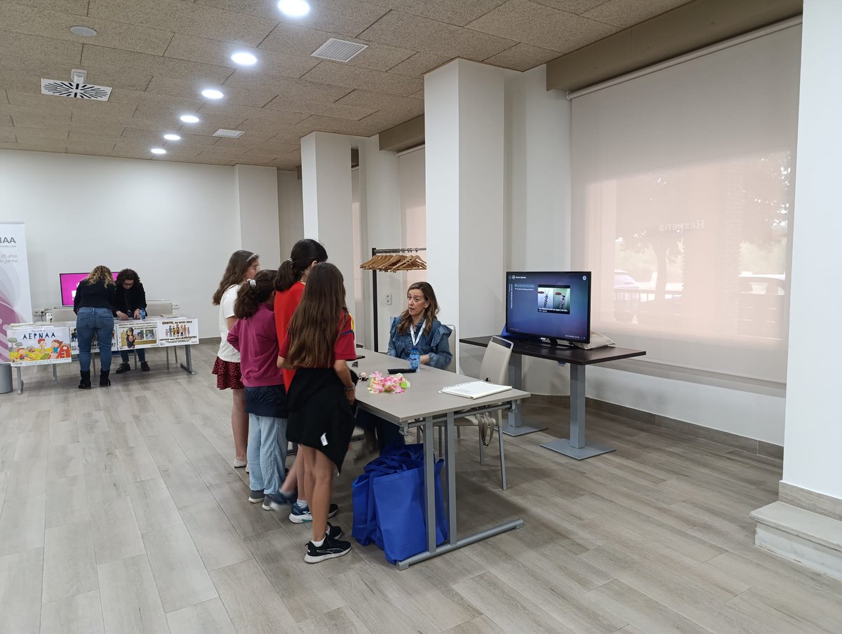 SEICAP's tweet photo. 📸 ¡El viernes vivimos una jornada inolvidable en la XIV Feria de la Salud en Alergia y Asma durante el 48 #CongresoSeicap2024 Córdoba! 

🎈 Más de 100 niños de 5º y 6º de Educación Primaria del CEIP Fray Albino participaron en esta actividad formativa y lúdica 

#SEICAP2024 https://t.co/gRRzImIDId