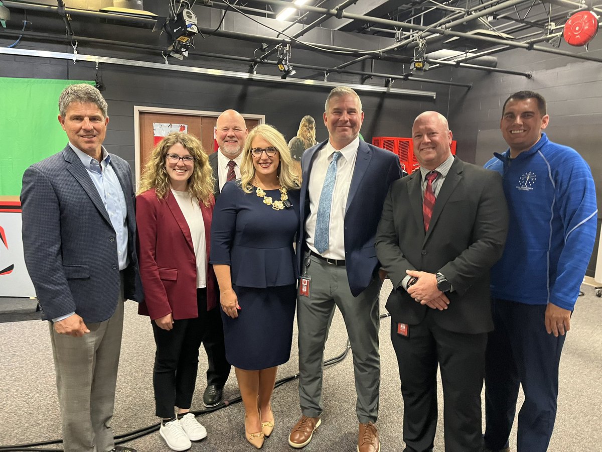 SecJennerIN's tweet photo. Rushville schools partners with Mayor Mike Pavey, the local police department, fire &amp; rescue, &amp; EMT to launch student pathways. Students will have work-based learning plus earn certifications! 

Also, got to see their TV and radio studio! Enjoyed meeting with students &amp; leaders! https://t.co/0m1w7FLgYo