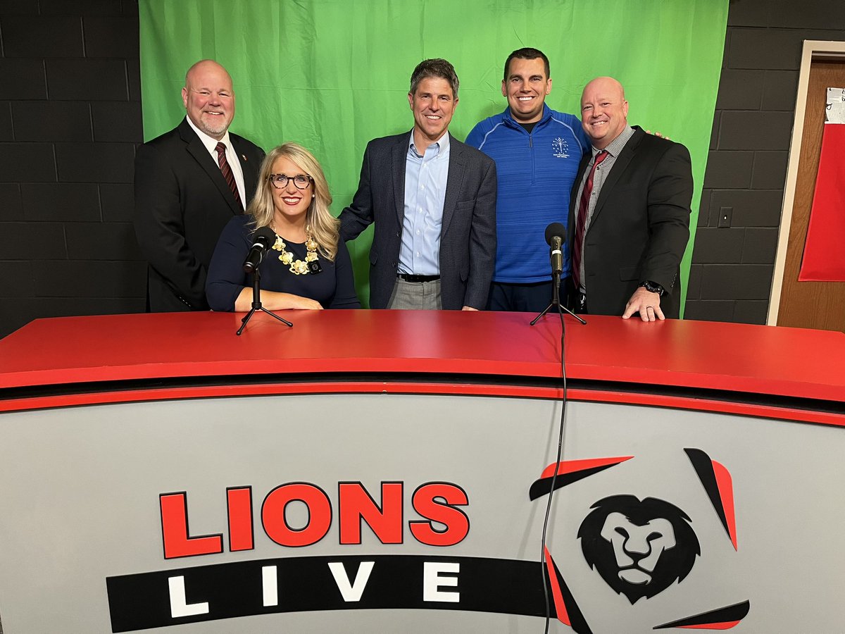 SecJennerIN's tweet photo. Rushville schools partners with Mayor Mike Pavey, the local police department, fire &amp; rescue, &amp; EMT to launch student pathways. Students will have work-based learning plus earn certifications! 

Also, got to see their TV and radio studio! Enjoyed meeting with students &amp; leaders! https://t.co/0m1w7FLgYo