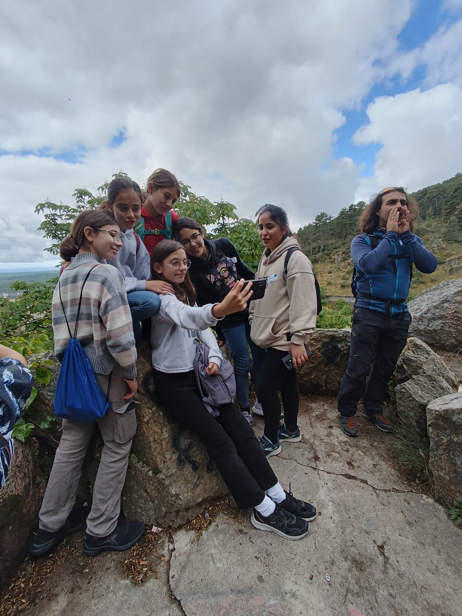 ijoaquinrodrigo's tweet photo. ¡Empezamos la semana con la #JornadaDeConvivencia que el pasado viernes reunio a los #Ecodelegados en el albergue del Escorial! ¡Allí compartieron su experiencia de #EscuelasSostenibles y crearon red con otros centros educativos! #GuárdameElSitio #joaquinrodriguismo https://t.co/1wKt8U3ORE