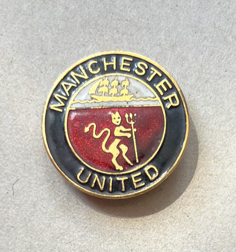 Today’s badge of the day. One from the 1980’s. #MUFC #UTFR #GGMU #ManchesterUnited
