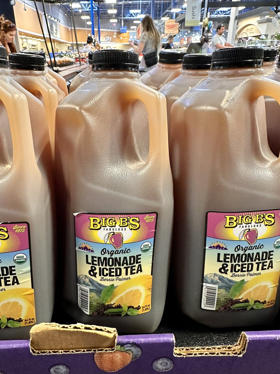 bwbaumer's tweet photo. Starting the week out here in Scottsdale with some BigBs lemonade ice tea combo. @NathanZegura @BeauBishop @Browns_Daily #BigBs https://t.co/sGBGN7ogEu