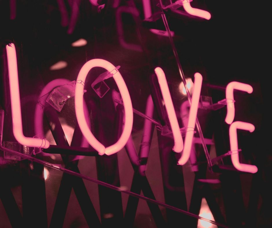 ETUKUndressing's tweet photo. Dear Love Lounge...... 📝 ✉️ Need to find someone to talk to about love, life, s x and everything in between? Our s xperts are here for you. 

Email us at Lovelounge@enhancetheuk.org or visit: https://t.co/jgiXDprgWo  #undressingdisability https://t.co/v8tJGBbGP3