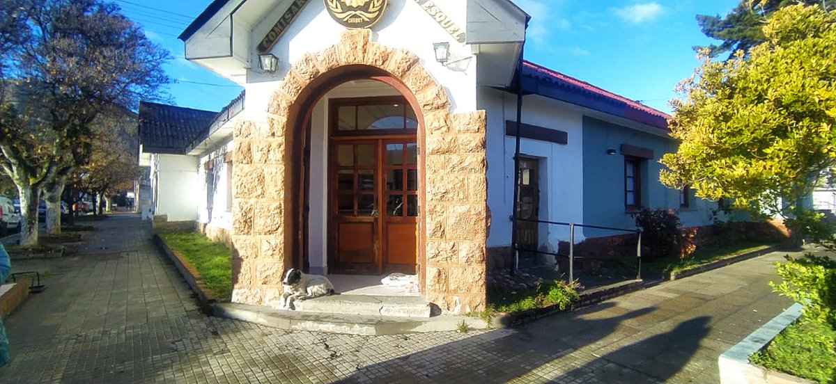 nacionalesquel's tweet photo. CASI UN MILLÓN DE PESOS
Jubilada es estafada con el "Cuento del Tío" en Esquel
🎤Ema Cayetana Toledo
Móvil y Foto: Andrés Campos

https://t.co/XyRwrLr86o https://t.co/wIdBW2JZgg