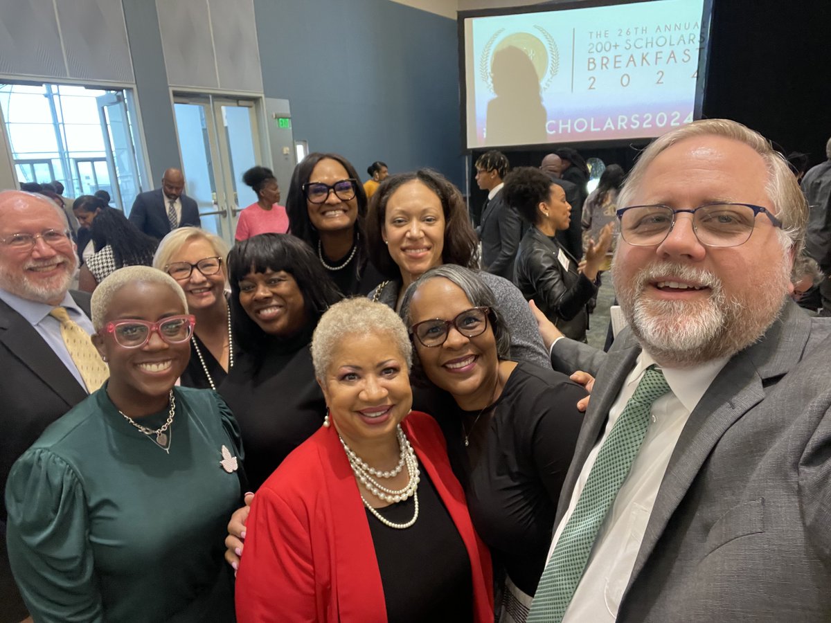 Check out our Norfolk Public Schools administrators who showed their support at the 200+ Scholars Breakfast over the weekend!

#NPSInThisTogether