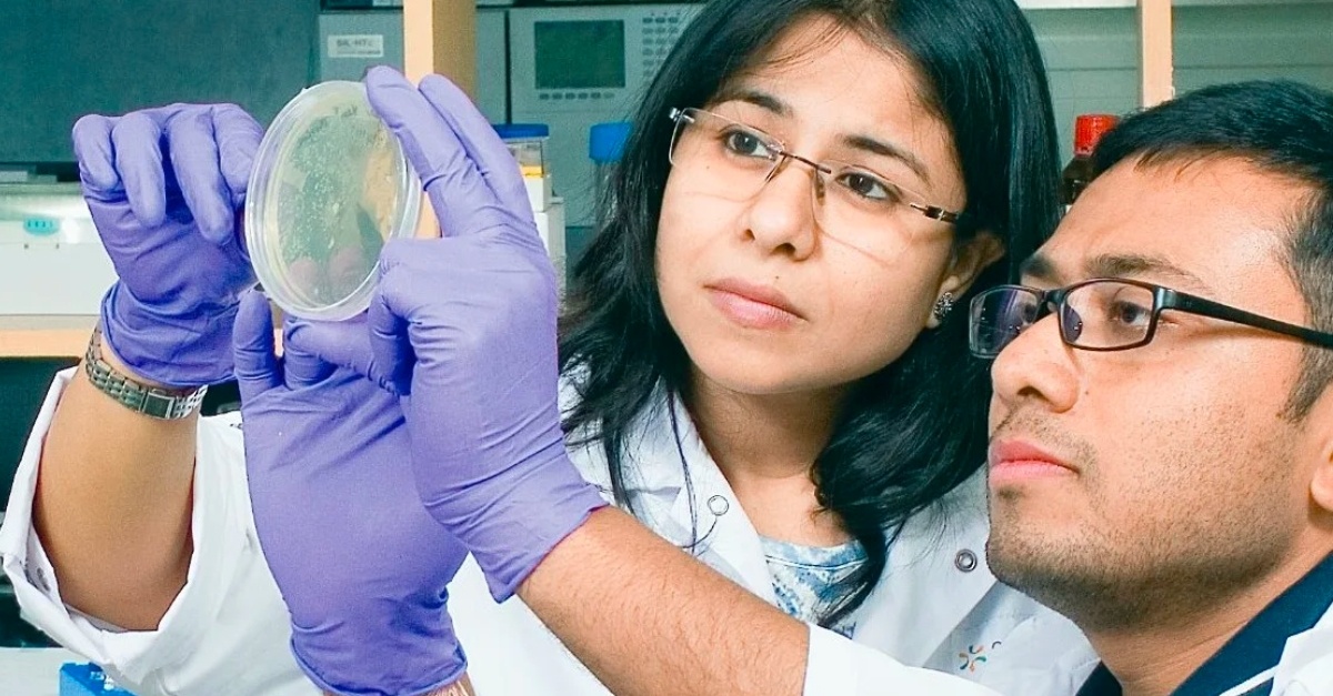 CuradevPharma's tweet photo. At Curadev, we're constantly pushing boundaries with cutting-edge technology.  

Our state-of-the-art labs are the driving force behind Curadev's pioneering drug discovery research! 

Learn more about our programs -  https://t.co/o2686ZOsu5 https://t.co/ac4qHV8qK1