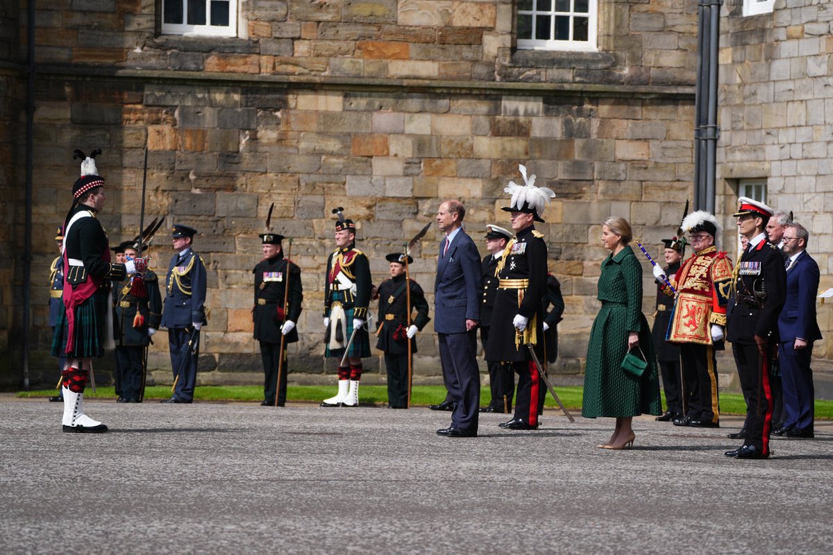 🗝️ Over the weekend, The Duke and Duchess of Edinburgh took part in the Ceremony of the Keys at the Palace of Holyroodhouse.

This follows The Duke of Edinburgh’s appointment as Lord High Commissioner to the General Assembly of the Church of Scotland 2024.
