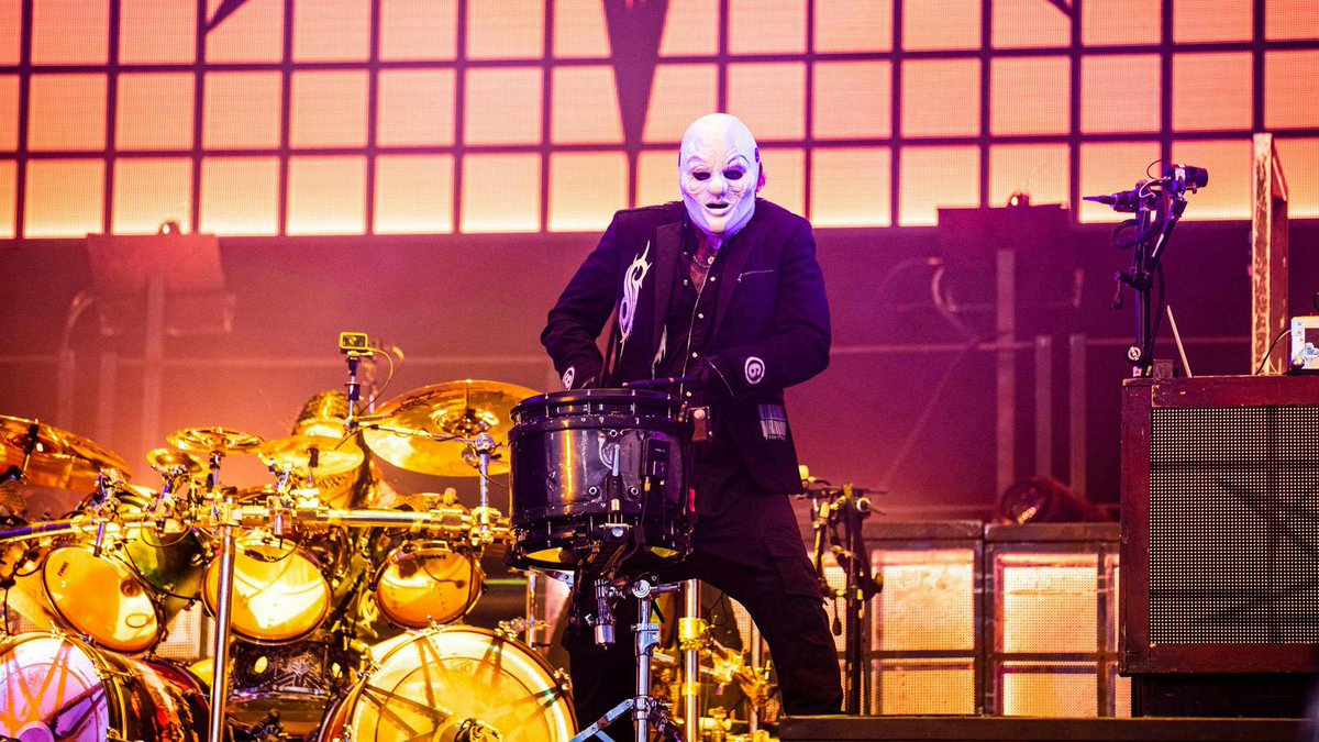 Clown misses Slipknot’s Sonic Temple set due to broken tooth. kerrang.com/clown-misses-s…