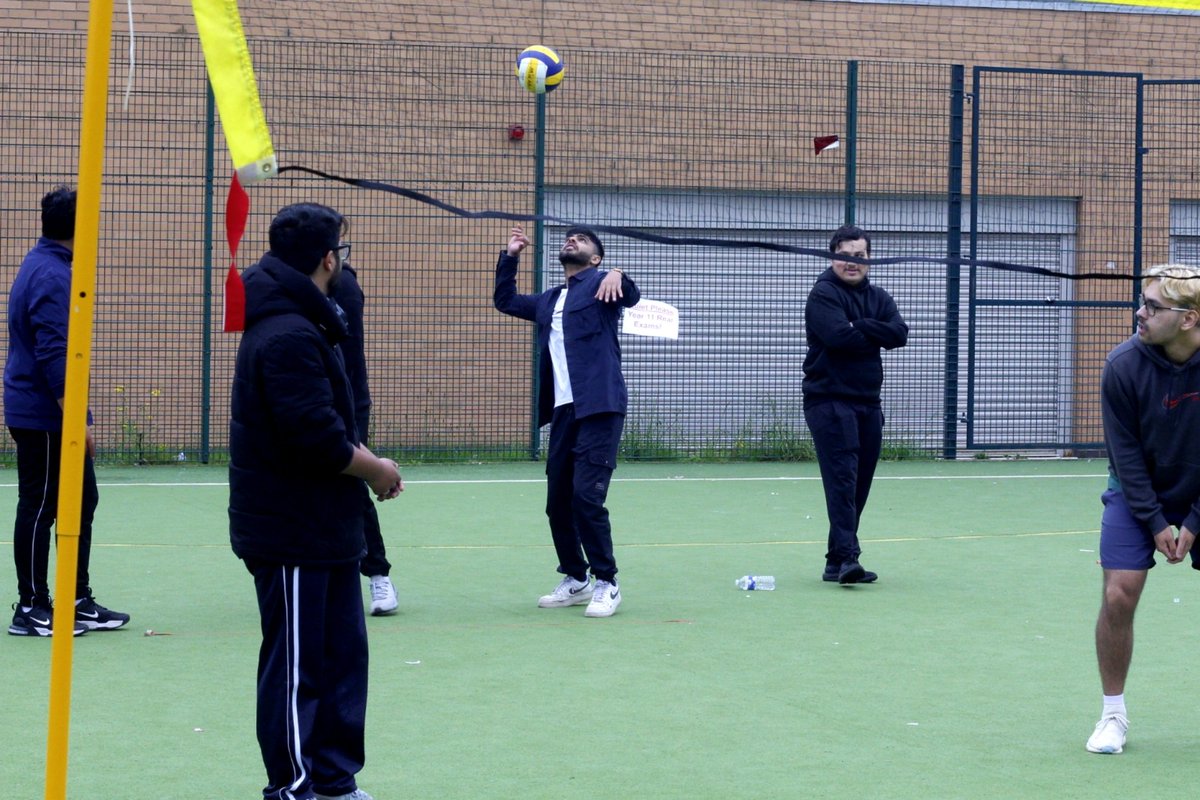 AMYA_Midlands's tweet photo. On Saturday, 18th May 2024, East Midlands Khuddam and Atfal held their annual regional ijtema at Baitul Hafeez Mosque in Nottingham, which included a range of academic and sports competitions. Sadr Majlis Khuddam ul Ahmadiyya addressed the attendees and distributed prizes. https://t.co/mkGB8LzYbO
