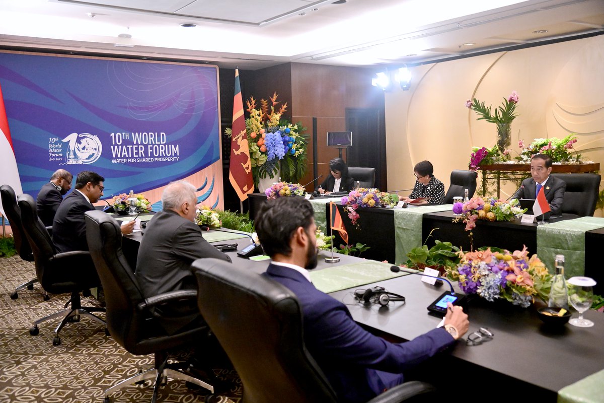 Sambutan Presiden @jokowi pada Pertemuan Bilateral dengan Presiden Sri Lanka di Bali İnternational Convention Center (BICC), Kabupaten Badung, Provinsi Bali 20 Mei 2024 #Transkrip #WorldWaterForum #WorldWaterForum10 #10thWorldWaterForum setkab.go.id/pertemuan-bila…