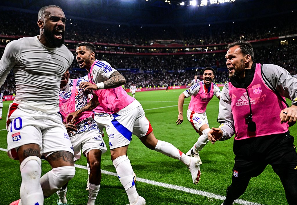 brfootball's tweet image. Lyon were bottom of the league in September.

They were still in the relegation zone in December.

Pierre Sage took over just before the new year.

They went on to win 12 games since January to fight back up to sixth and earn a Europa League spot.

Incredible 🔴🔵⚪