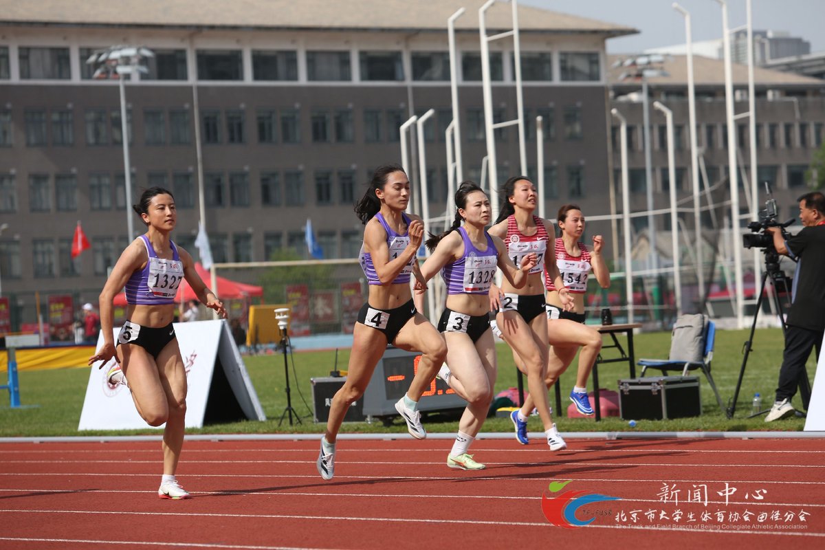 Highlights from the Capital Universities Track and Field Games! ✨

Students from various universities in Beijing are here to sweat it out and show their strength💪. Champions or not, their sportsmanship is marvelous! 

#PKU #PekingUniversity #PKUEvents