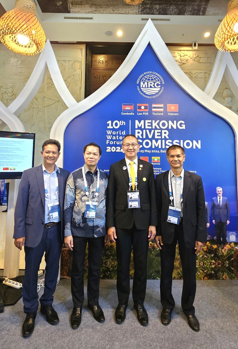 The MRC Council and the Joint Committee members visited the MRC booth to promote the Mekong spirit during their participation in the World Water Forum. #MRC #WorldWaterForum10