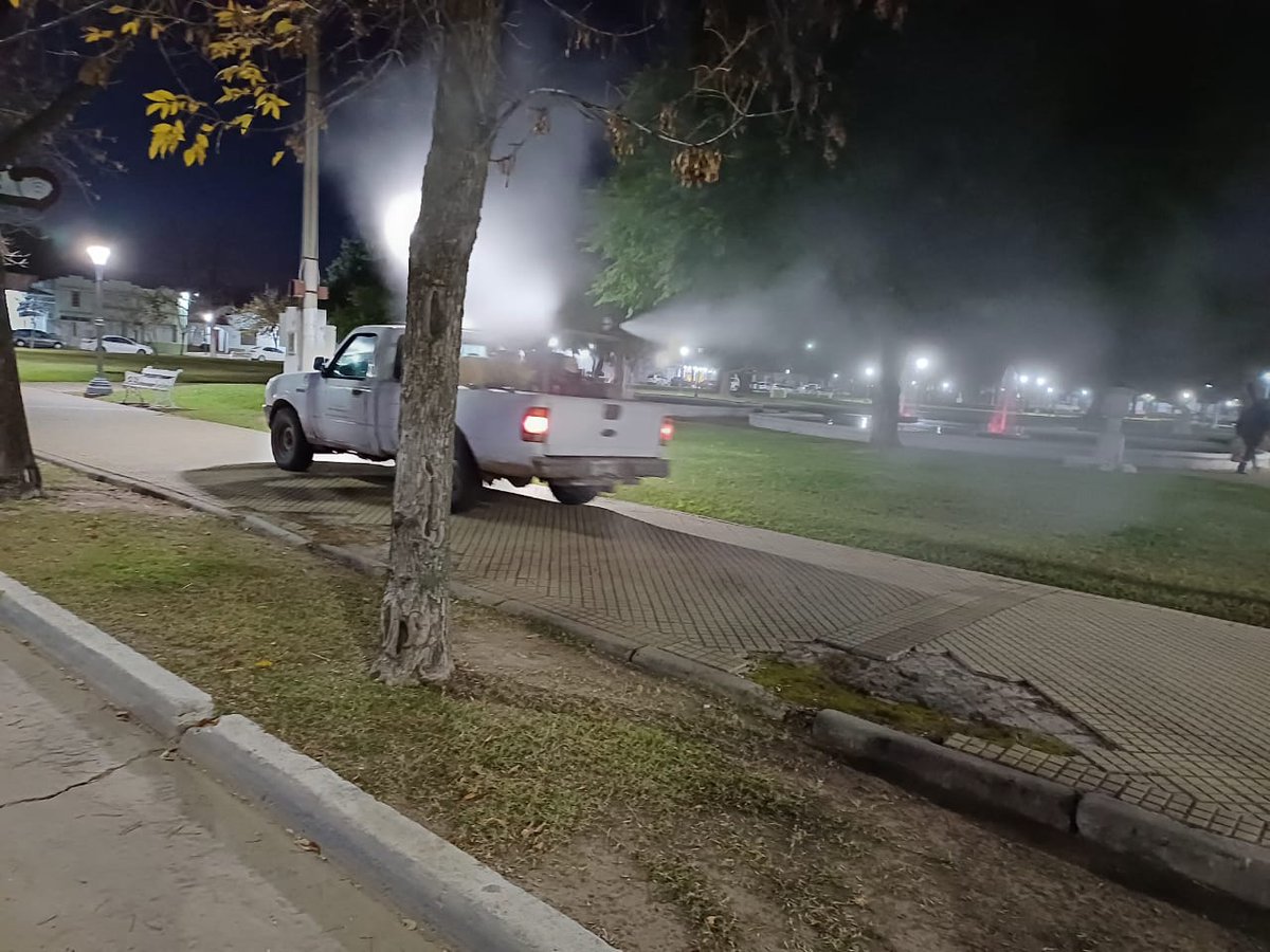 #Prevención #Dengue La Municipalidad de #GeneralVillegas continúa con las tareas de fumigación contra #Mosquitos #Hoy en la Plaza Principal