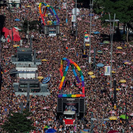 _valedoshomoofc's tweet photo. FALTA POUCO! A maior Parada LGBT+ do mundo está chegando, dia 2 de junho na Av. Paulista ✨🌈 https://t.co/HoZZ2KdE6A