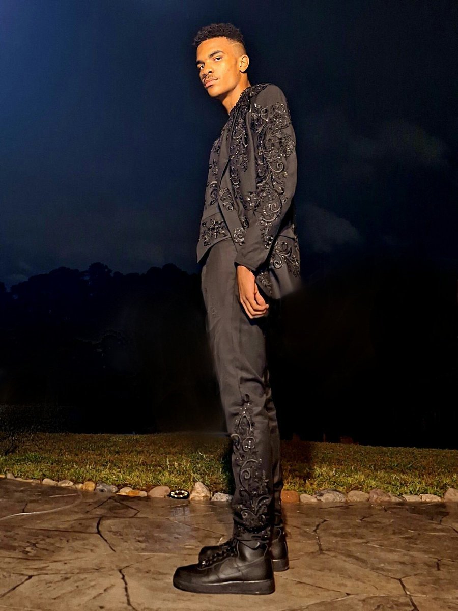 Senior Prom 2024 is in the books! Paulie, you stepped! 😍 Proud of you every day son! 🖤🤞🏾