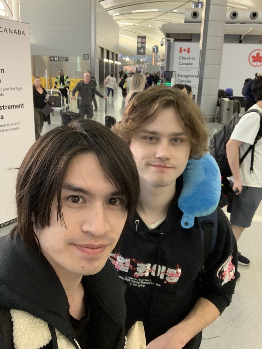 dazrin_'s tweet image. At EVO2013 this kid asked for me n Siglemic&apos;s autographs cuz we were mario64 speedrunners..

But 10 years later &amp;amp; now he&apos;s the big deal LOL 

Was fun hanging out n being #GOML roomies @Wizzrobe - good to be finally reunited after 10years+ 🫡

Love u bro - GL @ Tipped Off ❤️