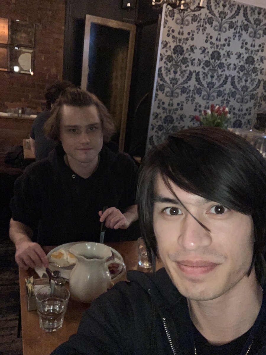 dazrin_'s tweet image. At EVO2013 this kid asked for me n Siglemic&apos;s autographs cuz we were mario64 speedrunners..

But 10 years later &amp;amp; now he&apos;s the big deal LOL 

Was fun hanging out n being #GOML roomies @Wizzrobe - good to be finally reunited after 10years+ 🫡

Love u bro - GL @ Tipped Off ❤️