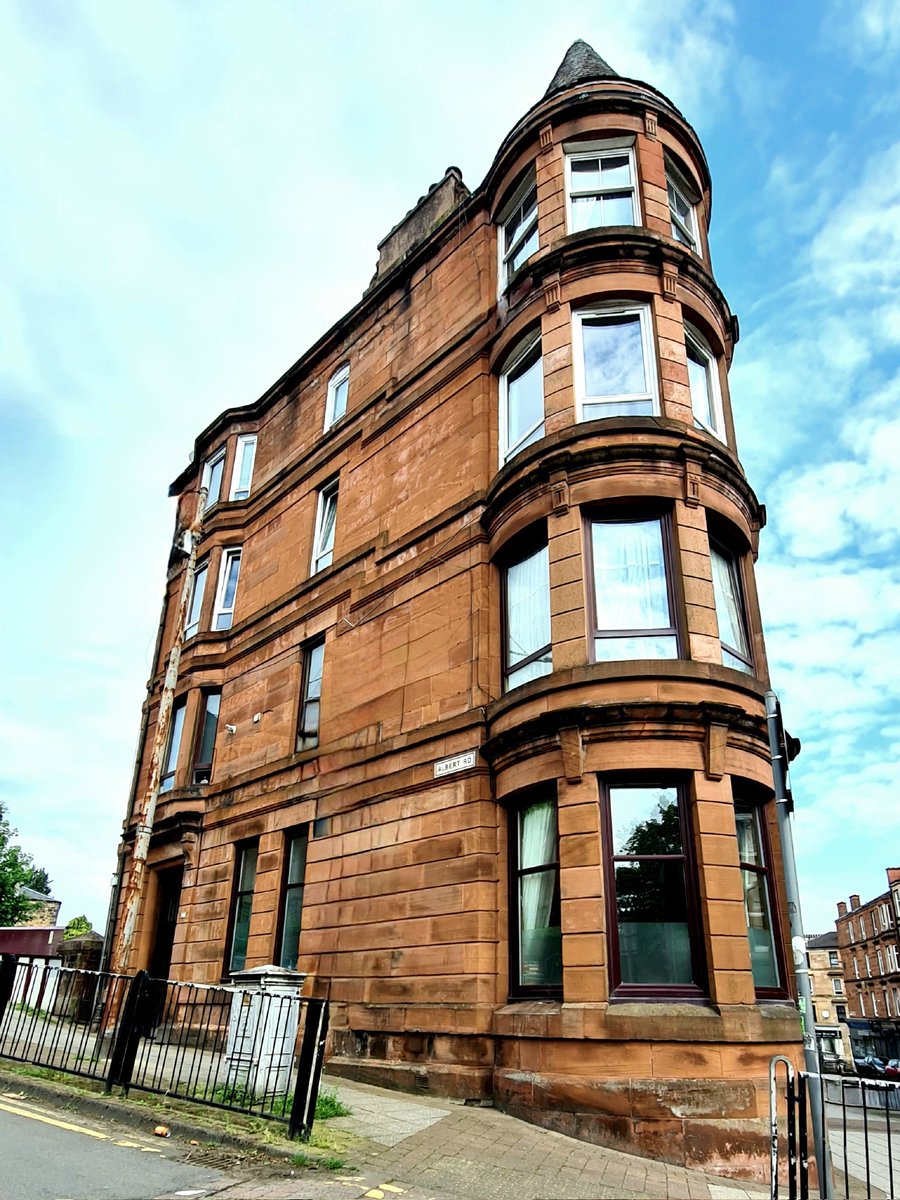 Corner tenement at the junction of Albert Road and Cathcart Road in the Crosshill area of Glasgow. #glasgow #architecture #glasgowbuildings #tenement #glasgowtenement #crosshill