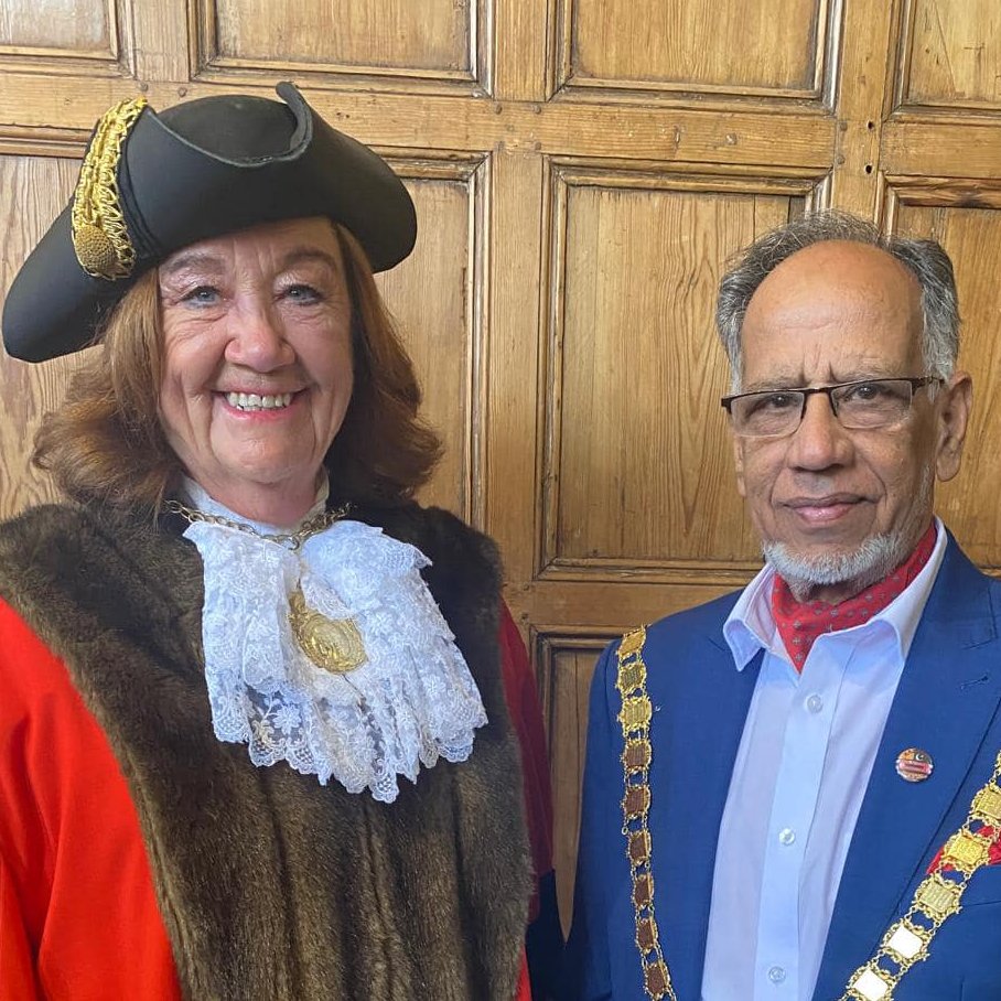 I attended an enjoyable civic service held at the Holy Trinity Church, Guildford. 

Pictured here with the Mayor of Guildford, Angela Richardson MP and other civic leaders.