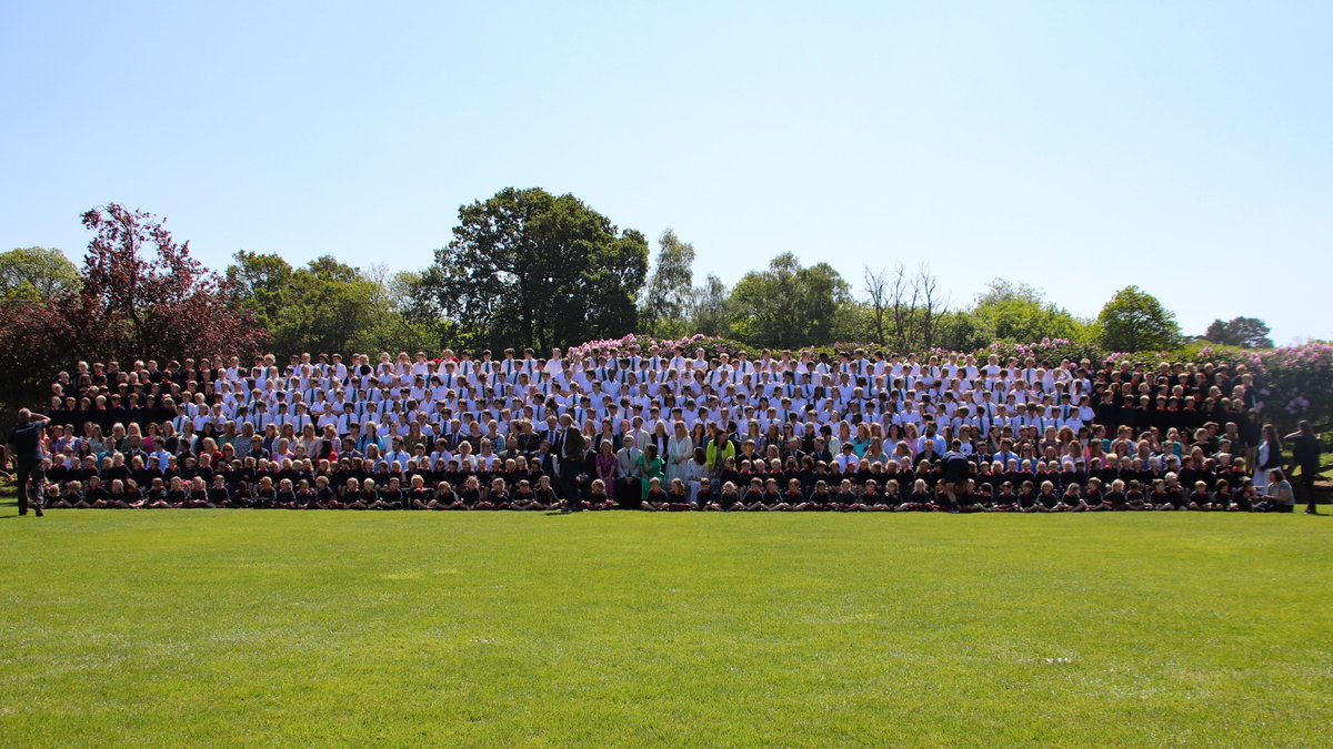 Delighted to welcome back @GillmanSoame for our annual school photograph. It's no mean feat organising more than 500 excited children and adults, but our specialist visitors did it with aplomb. What's more, they brought warm sunshine with them too! #TogetherWeGrow