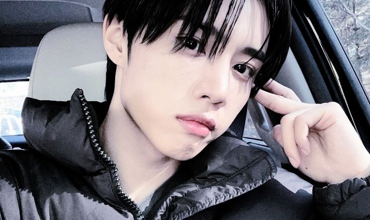 ㅤ
️

                        𝙙𝙧𝙚𝙖𝙢𝙮         ⚘        sns   update.
                      
        :  yehey! my dad fetched me at the university.
             how's your monday, my tl dreamiest? ^-^

️

️