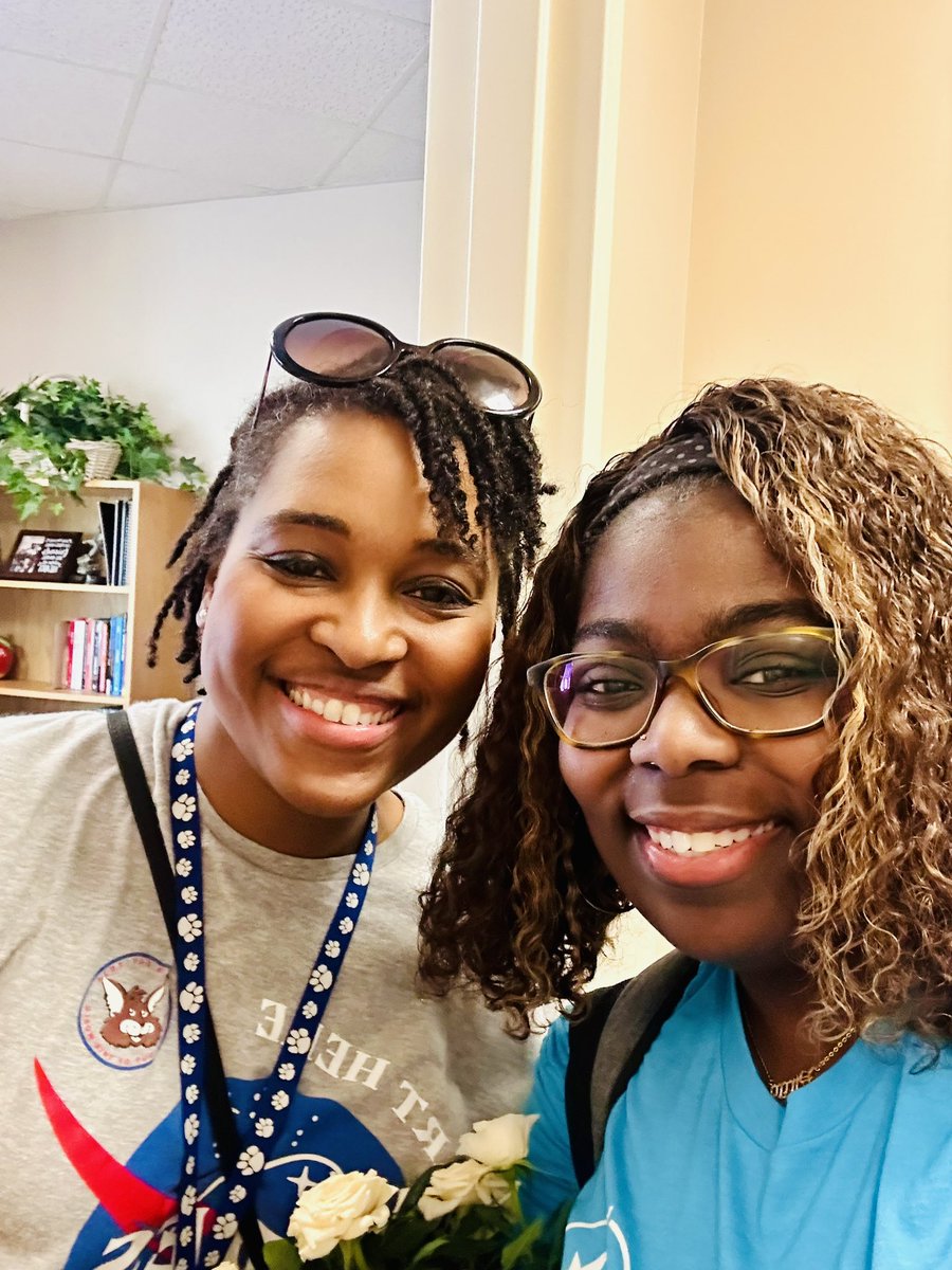 ᑕᕼᗩᖇᗰEEᖇ ᖇᗩIᑎᗪᖇOᑭ tweet media