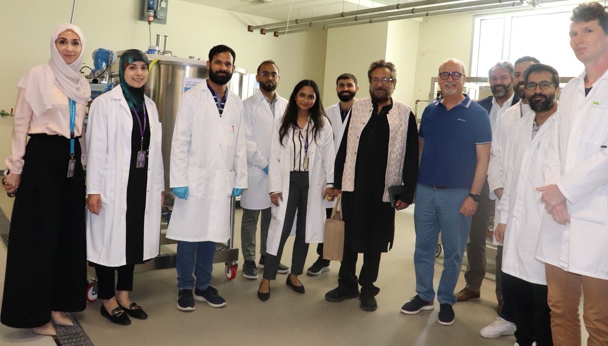 Exciting news! 🎉 Renowned Indian film director and multiple award-winner @shekharkapur, known for his BAFTA and Golden Globe achievements, visited our @NYUAD_WRC Lab today. 🌊💧 His curiosity and passion for innovative solutions in water conservation were truly inspiring.