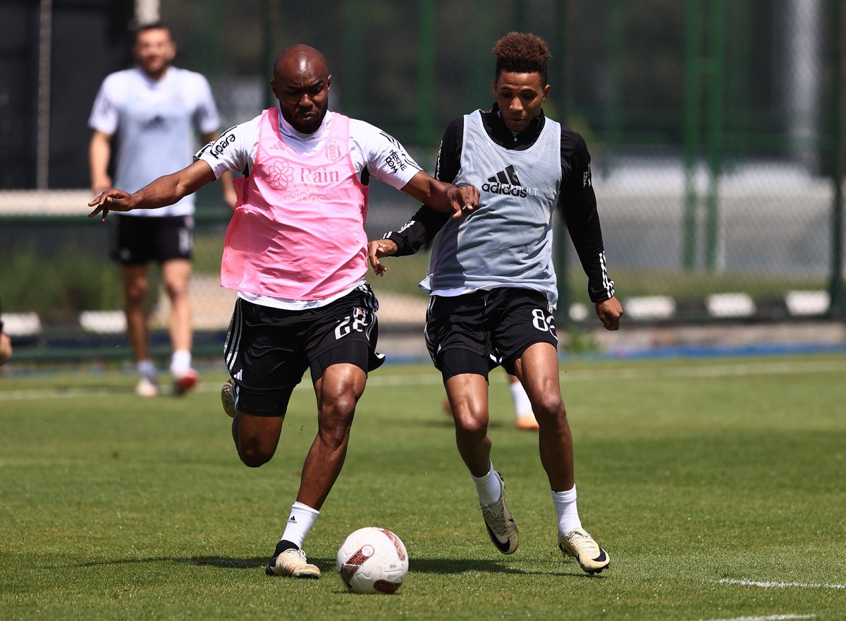 Beşiktaşımız, Ziraat Türkiye Kupası finalinde Trabzonspor ile oynayacağı maçın hazırlıklarına bugün yaptığı antrenmanla devam etti. 🦅 #BJKvTS