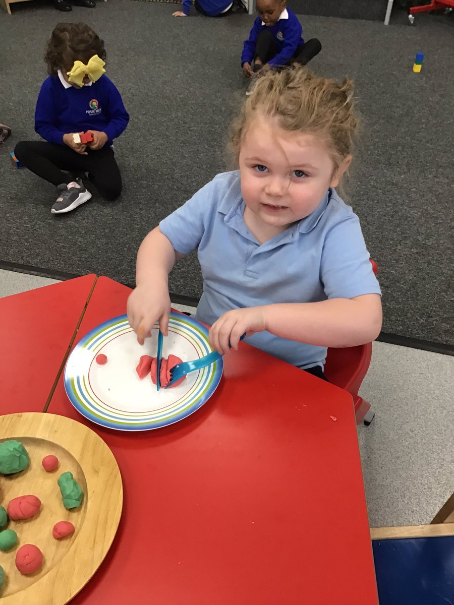 Fosse_TMET's tweet photo. The F1 children are practising using a knife and fork ready for when they have hot dinners at school next year. #fmeyfs #fmf1 #fmpd #fmdandt https://t.co/4L9d4YnVHY