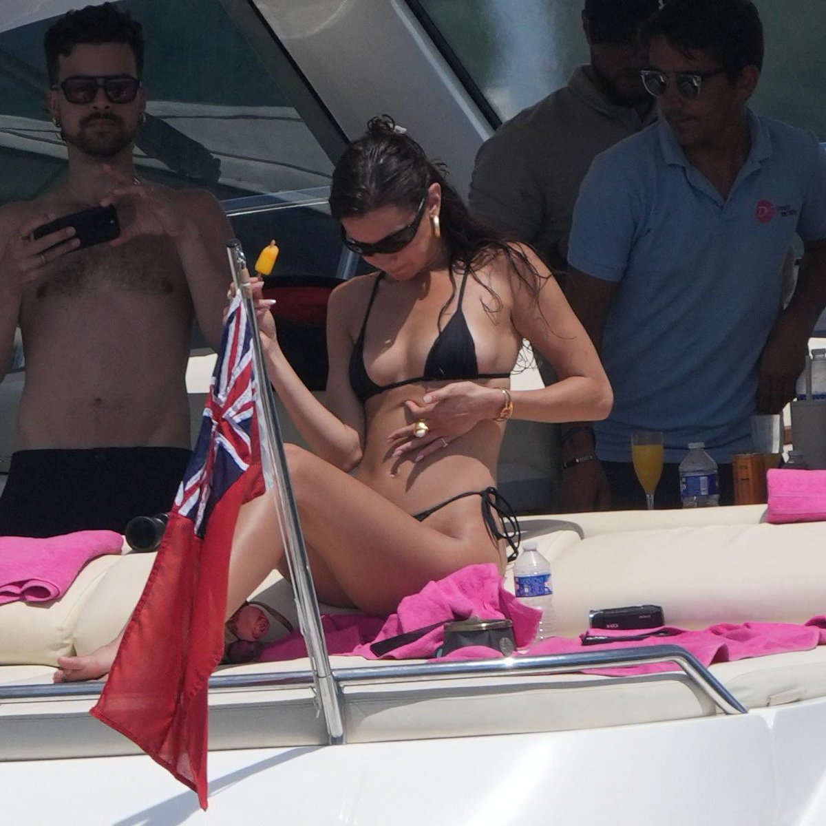 BHAmidias's tweet photo. Bella Hadid was seen on a yacht yesterday, 19, in Cannes. https://t.co/QGR5MtKmvj