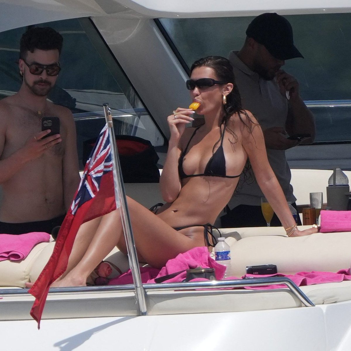 BHAmidias's tweet photo. Bella Hadid was seen on a yacht yesterday, 19, in Cannes. https://t.co/QGR5MtKmvj