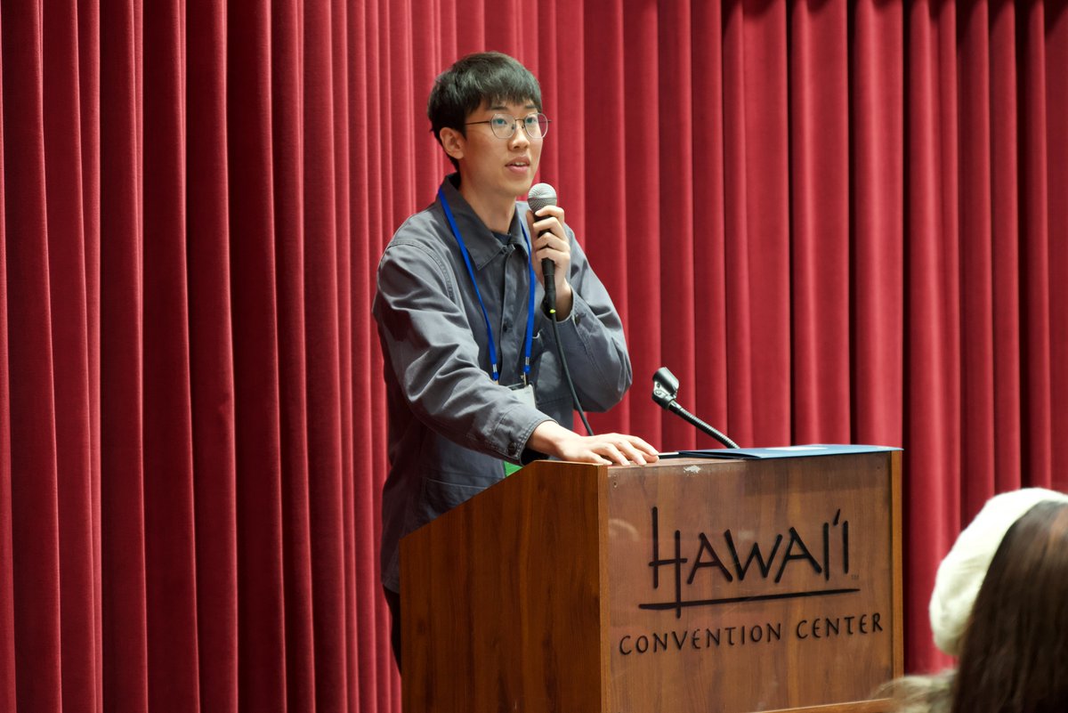thuhci's tweet photo. Last day at #CHI2024 in Hawaii, missing this place already!🌸
During the session of Haptics and Embodied Interaction A, our outstanding graduate student Xiyuan Shen presented his work on ring-driven always-on touchscreen interaction, and received his Honorable Mention award!🏆📷 https://t.co/G2HC34sour