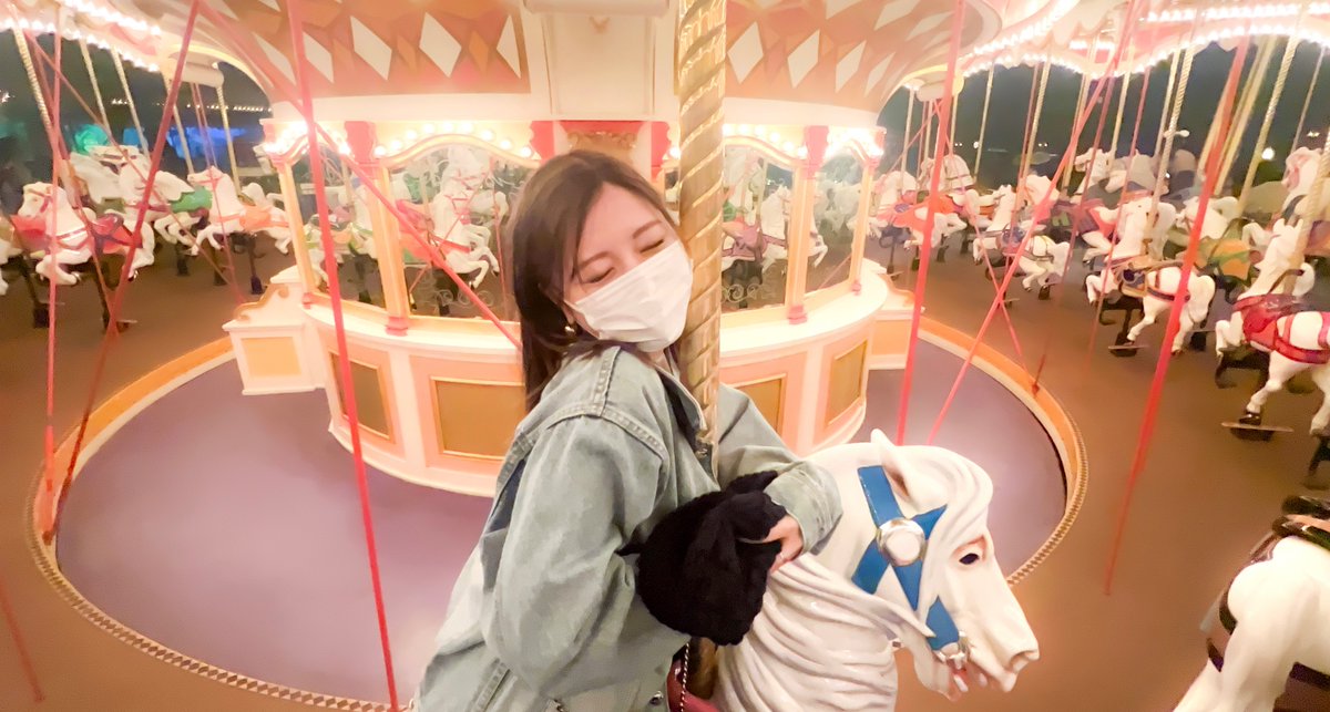 ￣￣￣￣￣￣￣ この前行ったディズニーランドの写真です🥰🎠 小声で、 📛『まいやんだよ〜〜😚👋🏻👋🏻』 と言いながら周りにいるゲストに手振ってました🤣 #まいれんらくちょう