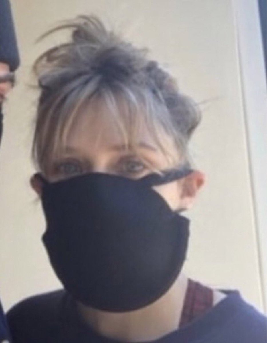 solelynostalgia's tweet photo. Elizabeth Olsen wearing a bra as a mask https://t.co/btUVHp0VpX
