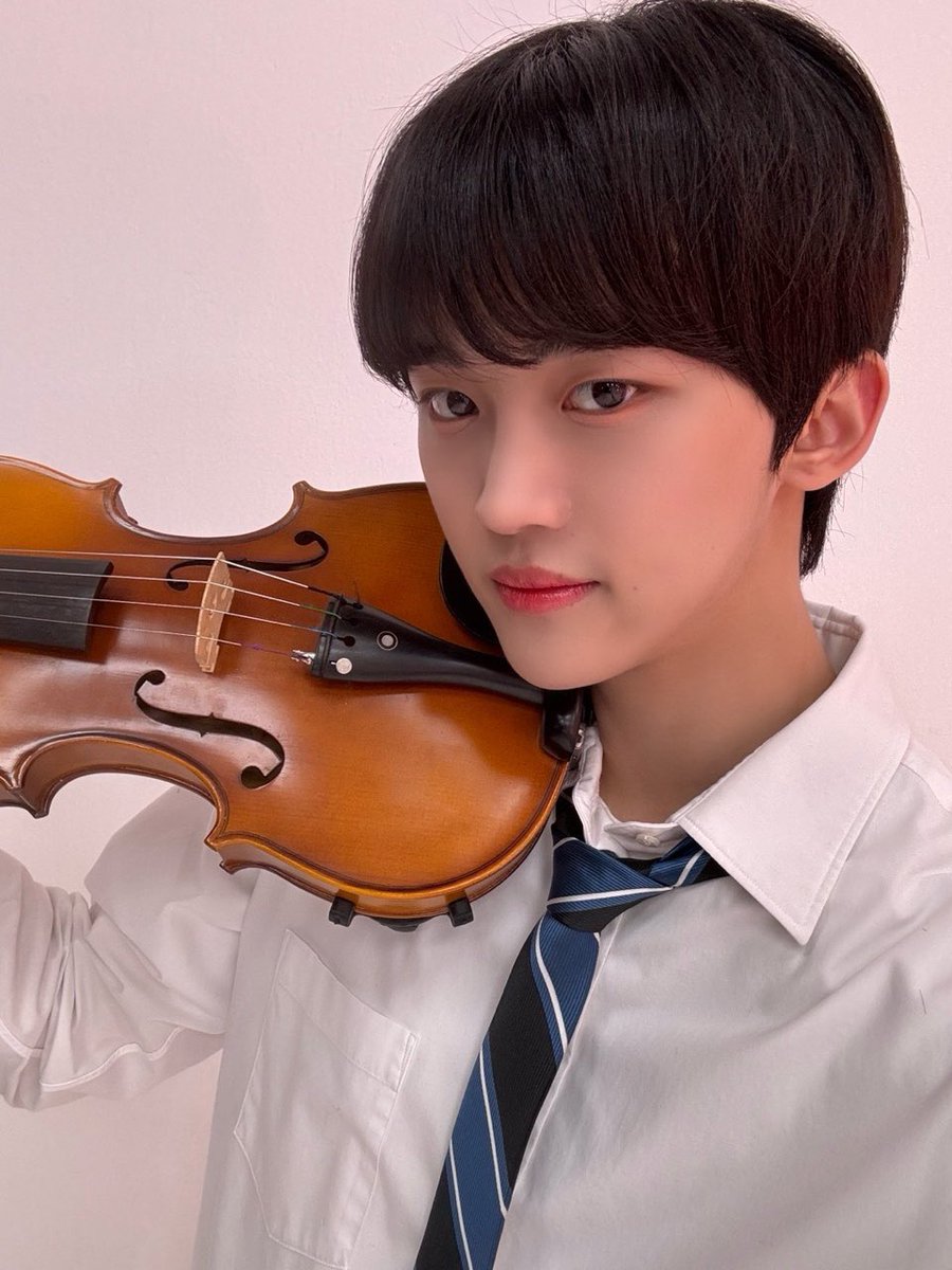 <a href="/LUN8_members/">LUN8</a> [TRANS INA] [#DoHyun] 
Sudah terlambat, tapi aku datang untuk merayakan Rose Day! 
Aku ingin menggunakan Rose Day sebagai alasan untuk mengirimkan cintaku pada LUV8 hehe met bobo!

#루네이트 #LUN8