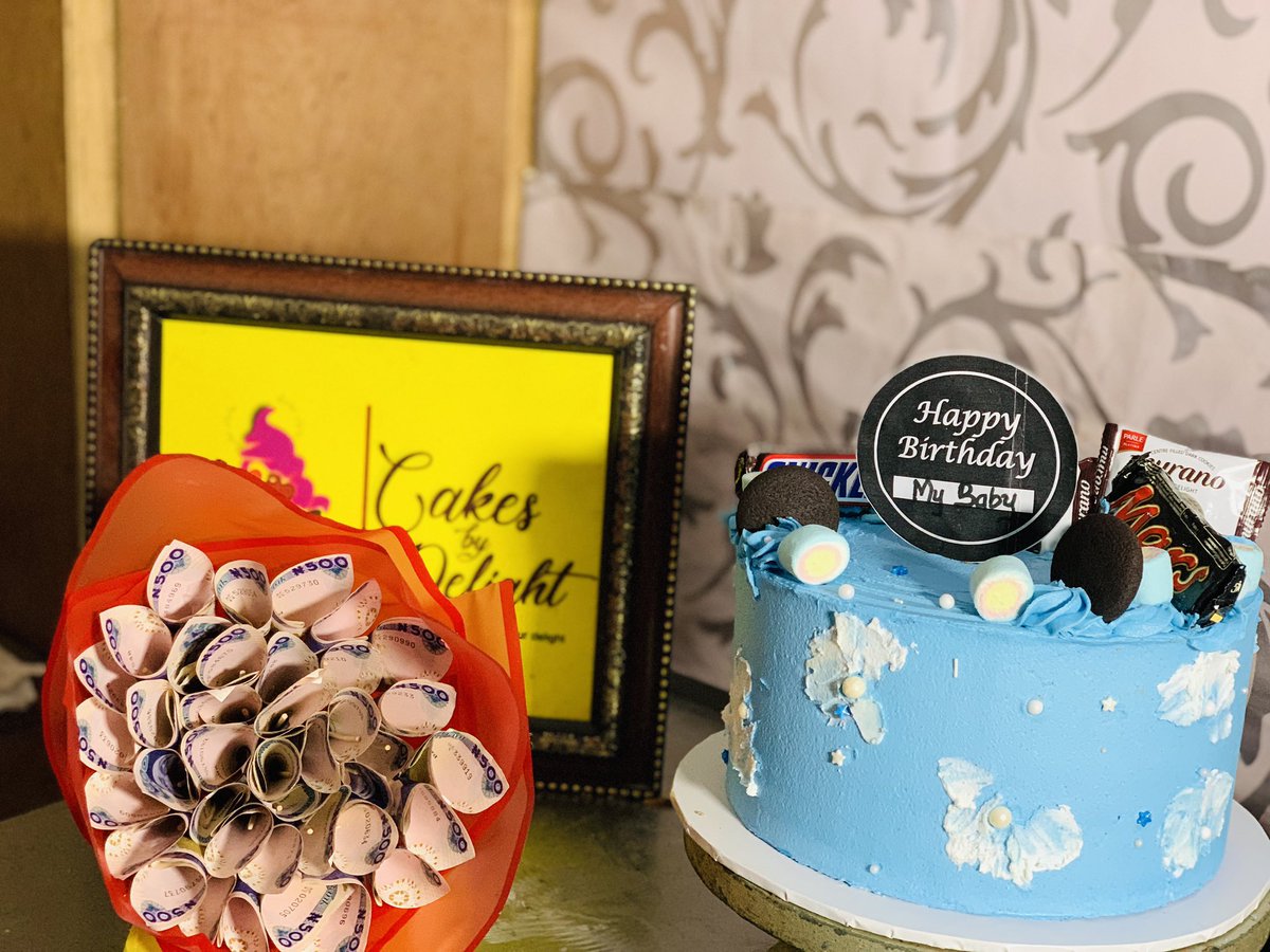 Yur_FavBaker's tweet photo. From someone to His baby🥰😍

I’m available to take your orders for cakes, pastries, Smallchops and other gift items delivery lagos people 🥰

Pls patronize and refer me👏🏾
WhatsApp or call: 07080217802 https://t.co/qEXgUYndtS