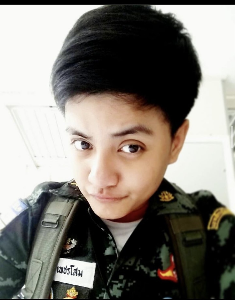 somsakjeam's tweet photo. "พระสนมคนโปรดคนใหม่"?
วันก่อนวชิราลงกรณ์มีคำสั่งแต่งตั้ง"จุฑารัตน์ เพชรโสม"จากร้อยตรีเป็นร้อยโท เป็นการเลื่อนยศที่เร็วพอสมควร เพราะ3เดือนที่แล้วยังเป็น"จ่าสิบเอก"อยู่
ผมพยายามหารูปว่าเป็นใครปรากฏว่าหาไม่พบ มีแต่ "จรีรัตน์ เพชรโสม"ชื่อเล่น"ใบตอง"ผู้เป็นนางงามมิสเอิร์ทปี 2021
(1/2) https://t.co/I2Ovv22d7O