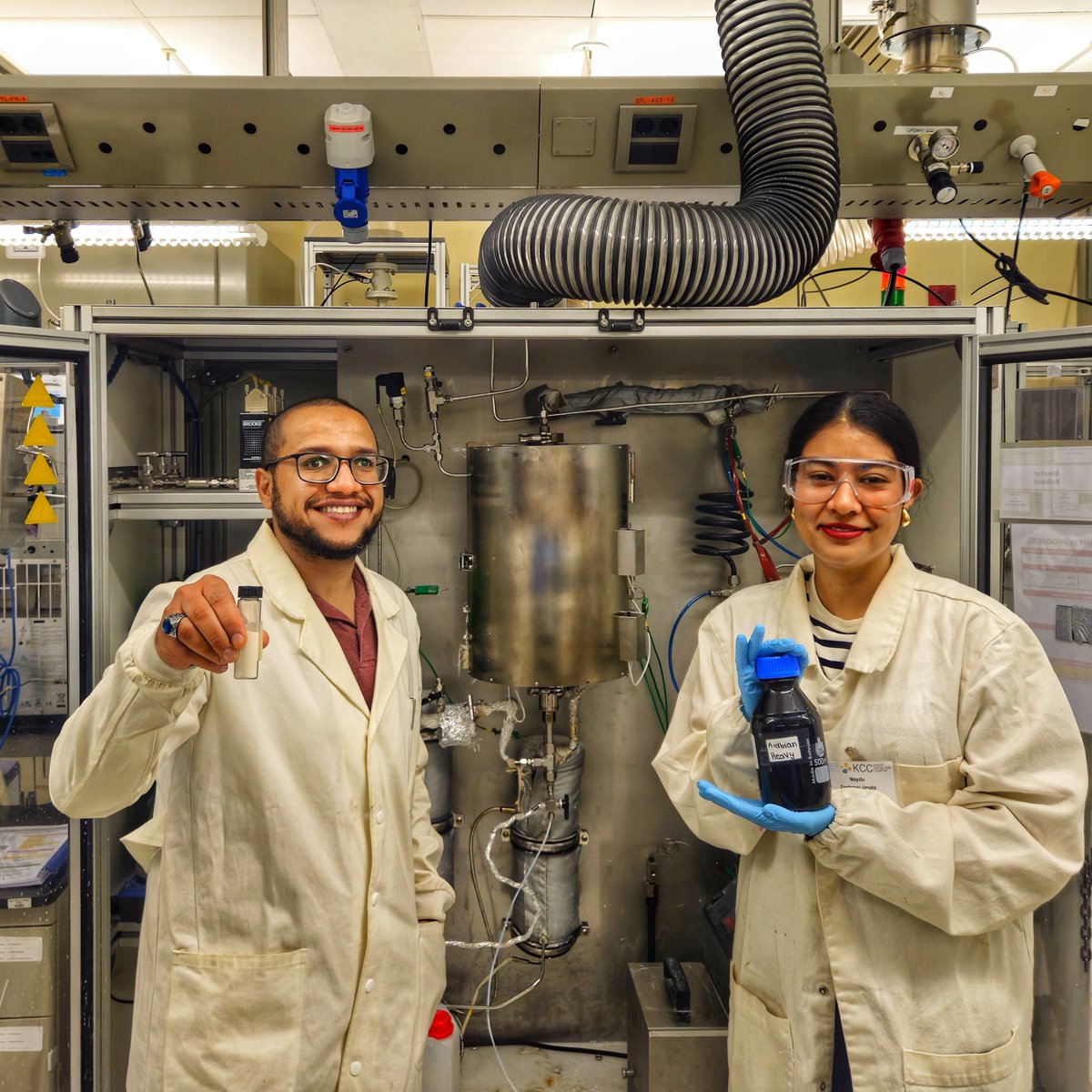 Congratulations to our PhD students Ali Alkadhem and Naydu Paola Zambrano Urrutia Zambrano, recipients of the Dean's Award! Ali Alkadhem, recognized in #ChemicalEngineering #ChemE #CE, has developed innovative methods for synthesizing #technical #catalyst particles, including a
