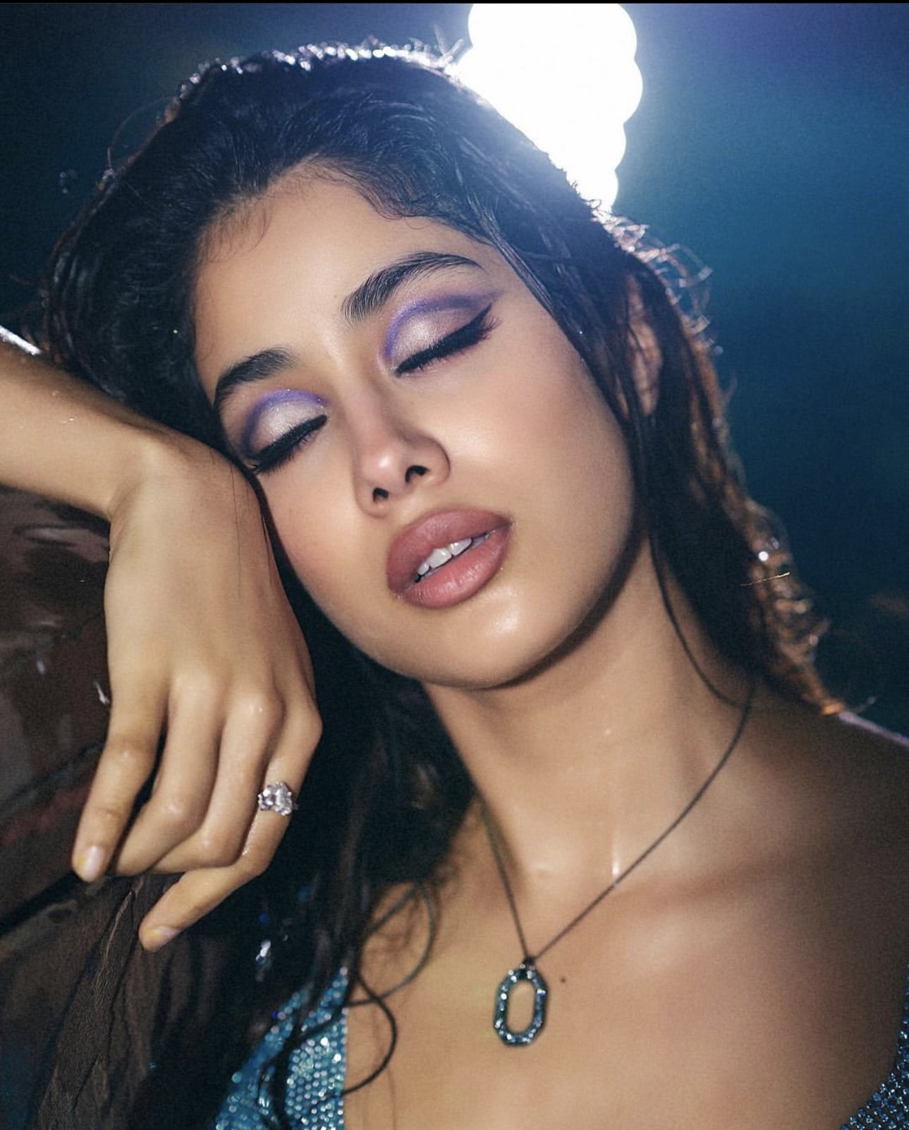 GOBFvSUboAACom1?format=jpg&name=large