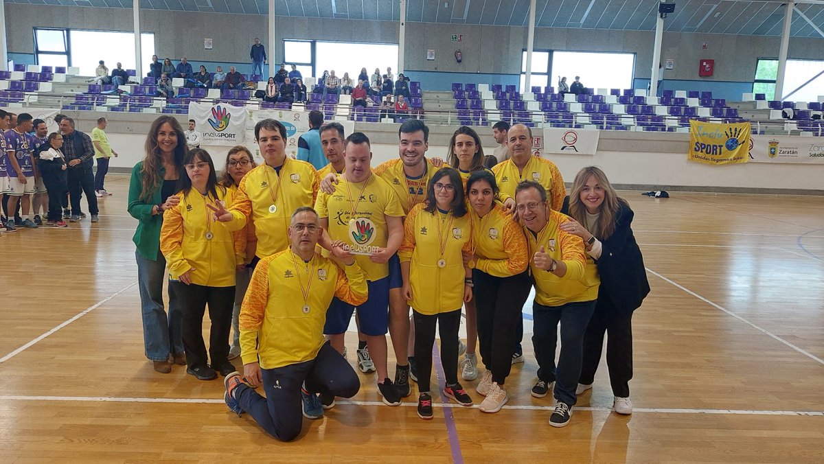 ℹ ZARATÁN SE CONVIERTE EN SEDE NACIONAL DEL BALONMANO INCLUSIVO

👨🏻‍🦽🤾🏽‍♂ El municipio acogió, durante este domingo, el I Torneo Élite de Balonmano en silla de ruedas y el I Torneo de Balonmano inclusivo ‘Juntos somos mejores’.

#Zaratán #ZaratánSaludable