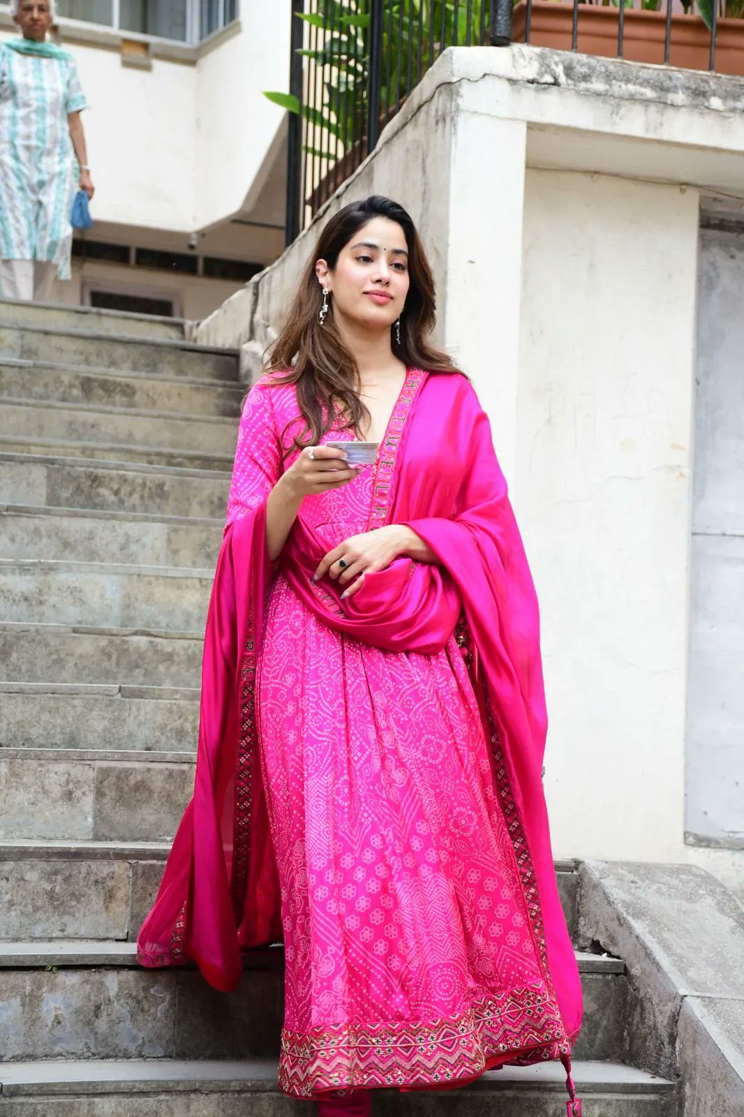 GOBG29da4AAc2rd?format=jpg&name=large