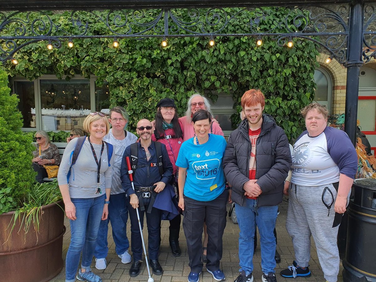 Supporting community groups to gain confidence to travel is an important role of #CommunityRail. We recently supported @transport_wales & @BTPNorthWales on a #ConfidenceToTravel trip with Unique from #Rhyl, breaking down barriers to travel. #CommunityRailWeek #MoreThanARailway