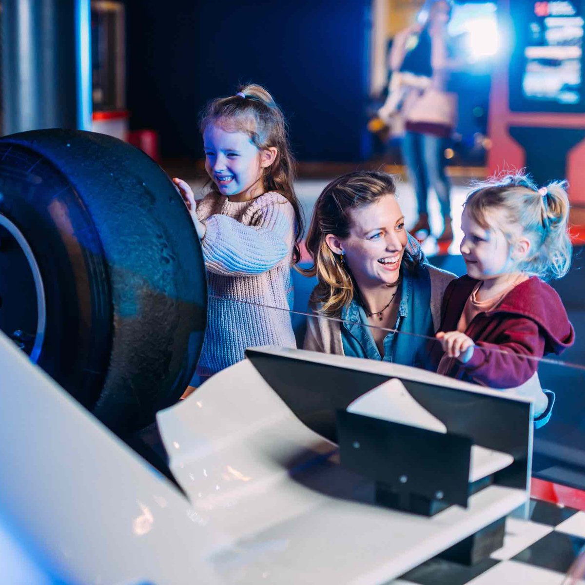 Step into a world of wonder at W5! ⭐️ Check out our opening hours for this week ⤵ ⚡️ Monday & Tuesday: Closed ⚡️ Wednesday & Thursday: 10am - 4pm ⚡️ Friday - Sunday: 10am - 6pm What are you waiting for? 🚀 🎟 Book your W5 tickets HERE: bit.ly/BookNow-W5