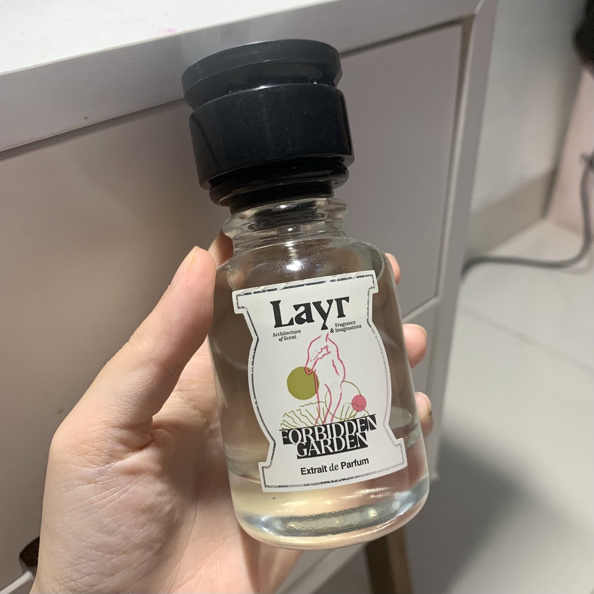 sundaaaey's tweet photo. cuaca kaya gini jangan pake parfum yg manis-manis dulu ya guys.. 🥹

so far ini parfum yg aku pake belakangan ini karena aman pol buat PANAS PANASAN 👍👍 gak bakal bikin giung dan eneg sama sekali! https://t.co/WRAQ1OgdHF