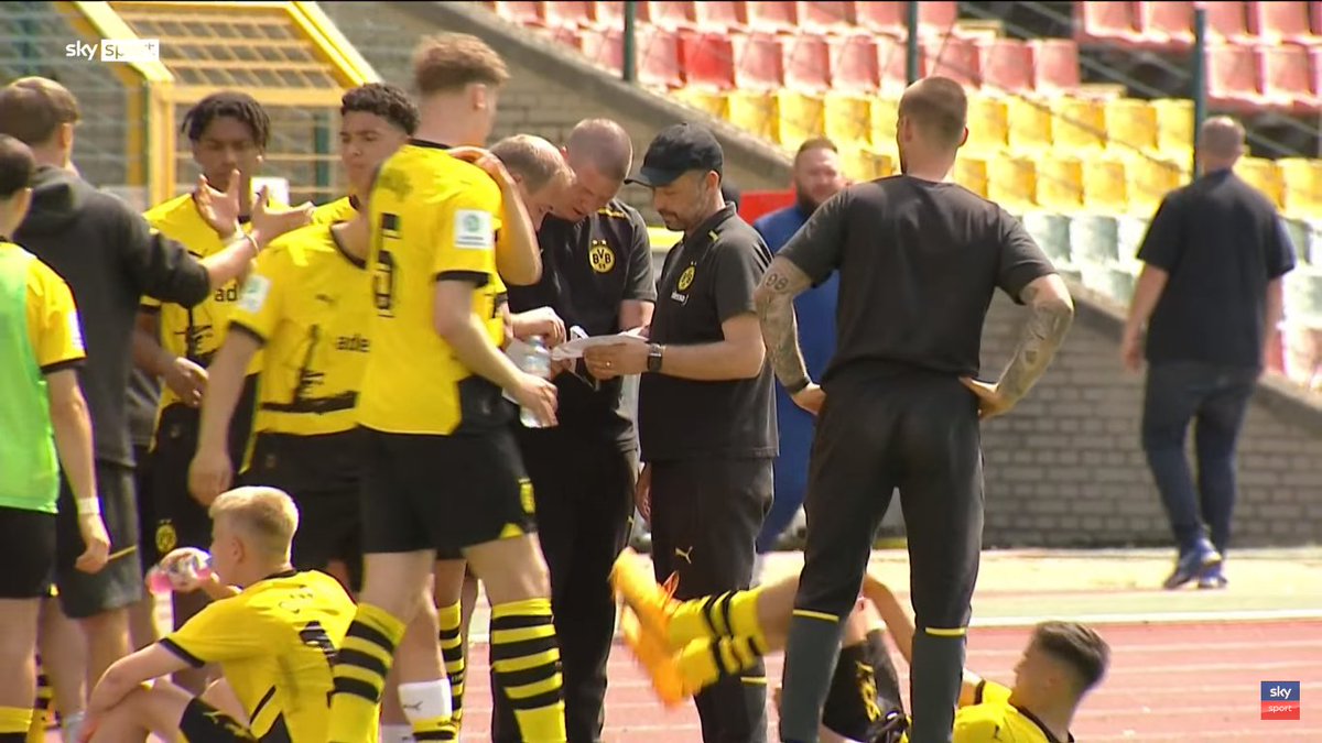 Birdsofbangkok1's tweet image. 2:2 - 3:3 penalty shootout coming up
#U19Bundesliga #AJunioren #BSCBVB Good luck