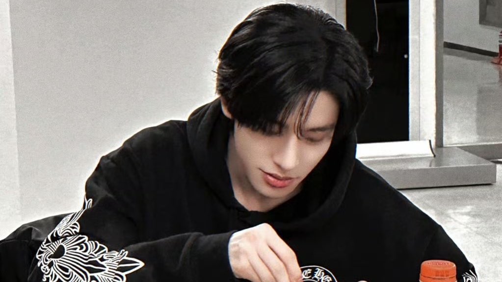 15ARCHIVEz's tweet photo. you're my vice, you're my muse ✩°｡♡⸝⸝🤎 https://t.co/xJzAtIpwc3