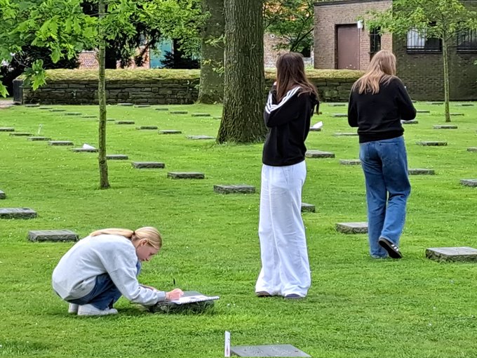 AmpleforthColl's tweet photo. Year 9 students have embarked on their First World War Battlefields trip in Belgium and Northern France – a compelling way to appreciate the impact of the First World War and an opportunity to remember the 63 Old Amplefordians who lost their lives #lestweforget https://t.co/d1YF7XUR4c